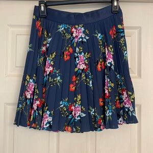 Express pleated skirt size small